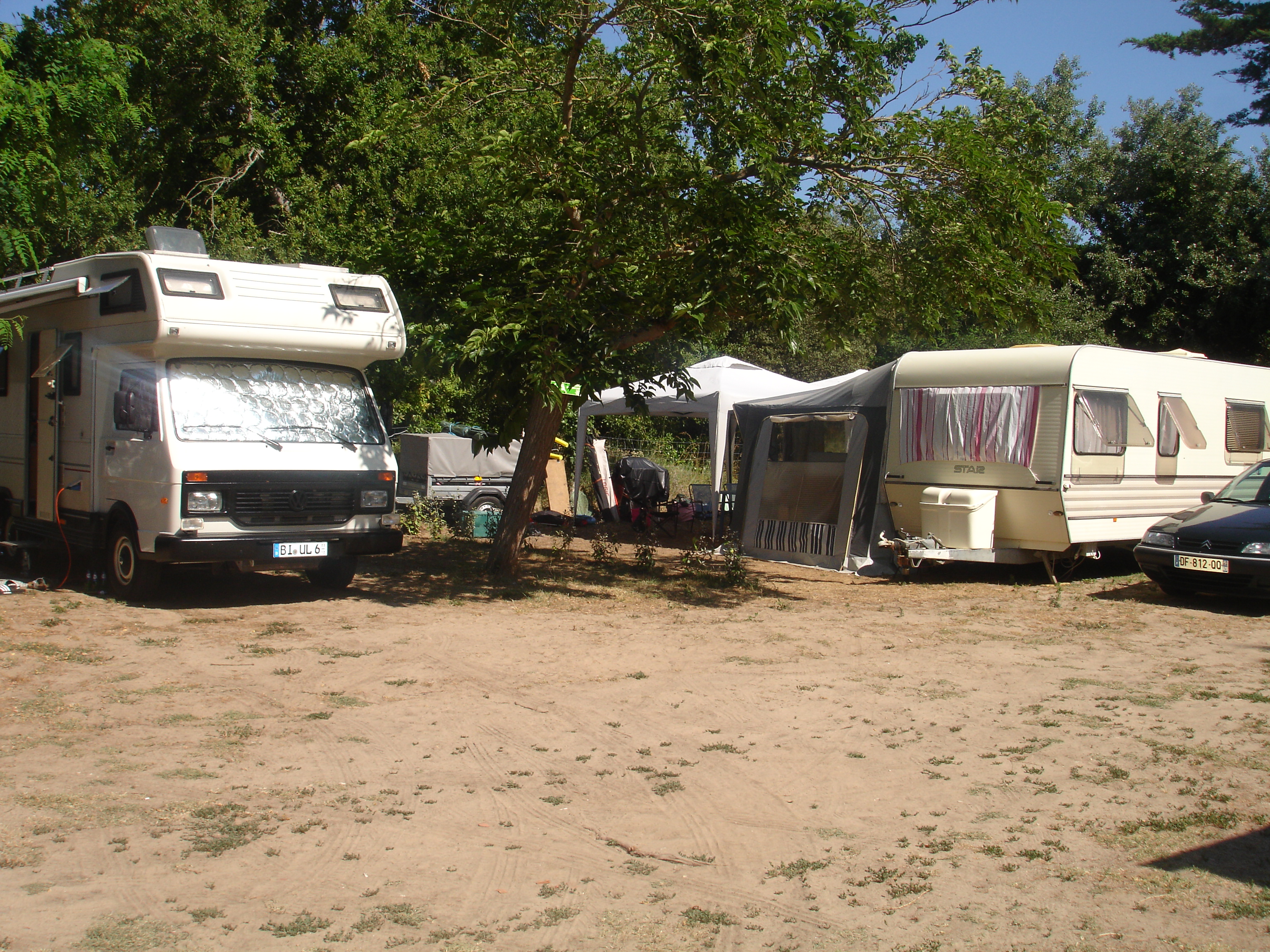Emplacements grand confort pour toile , caravane ou camping car