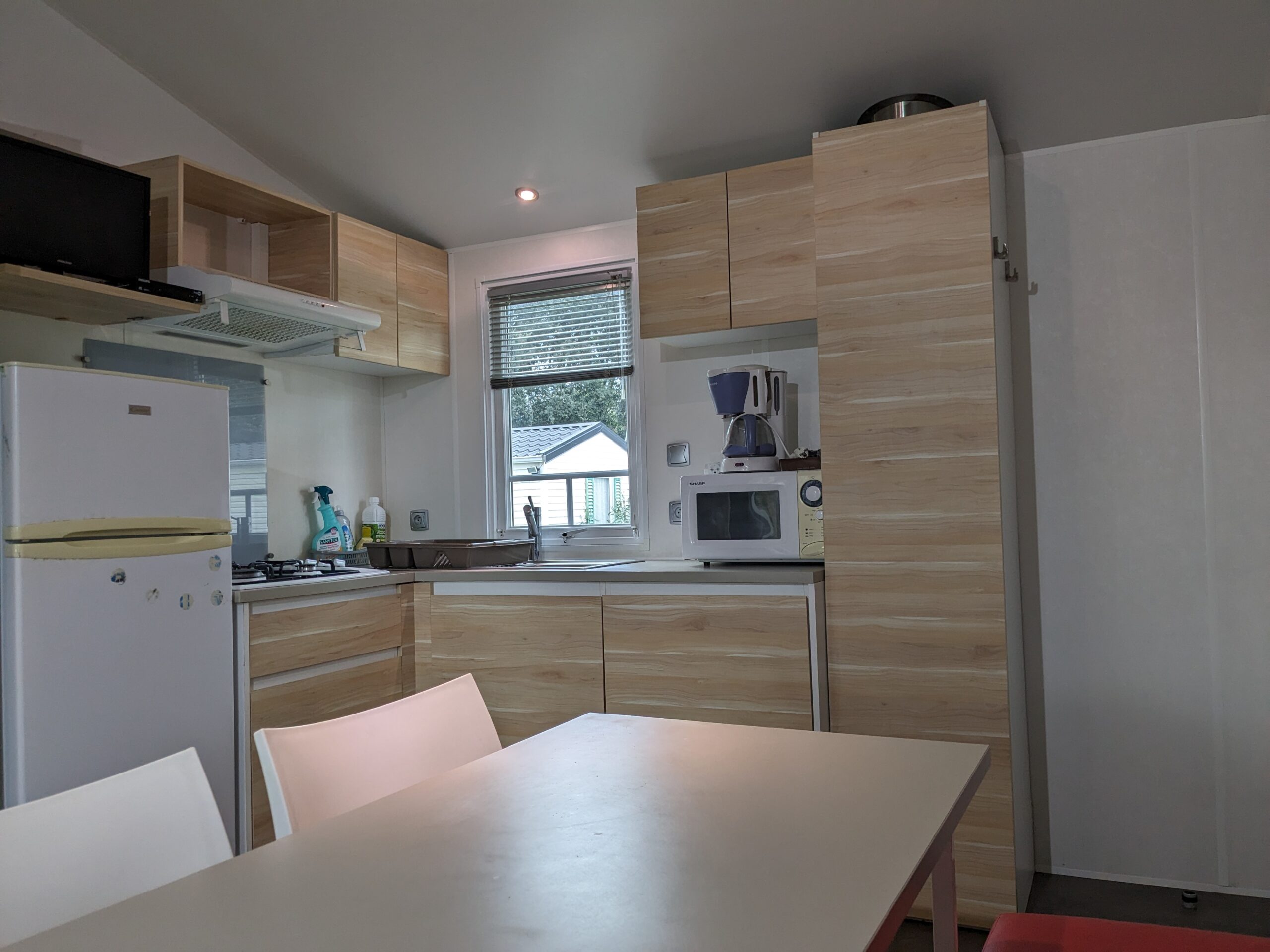 Salon, Cuisine - Mobile home 2 chambres dans l’Île d’Oléron