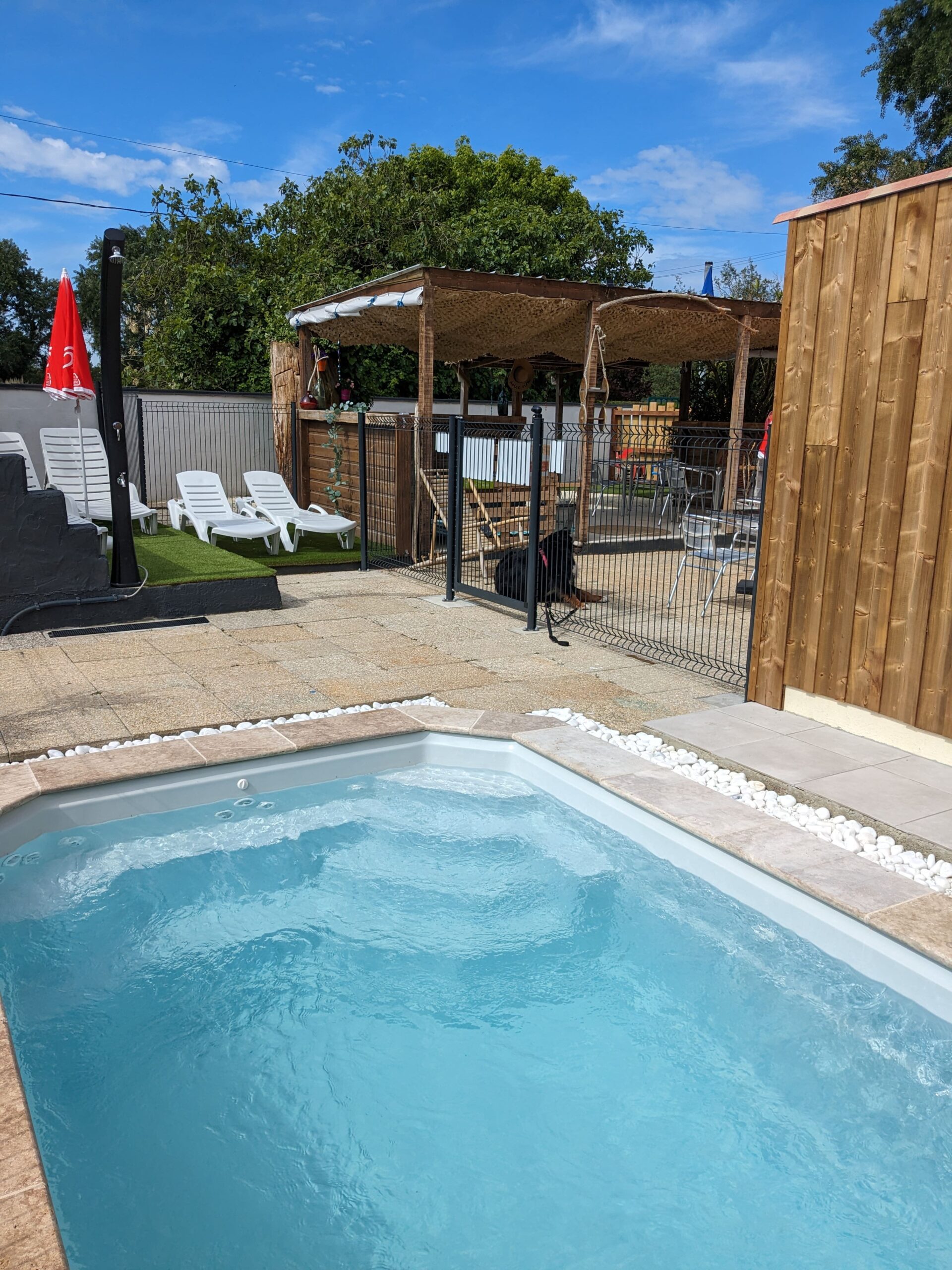 Petite piscine balnéo (4mx2.2m)