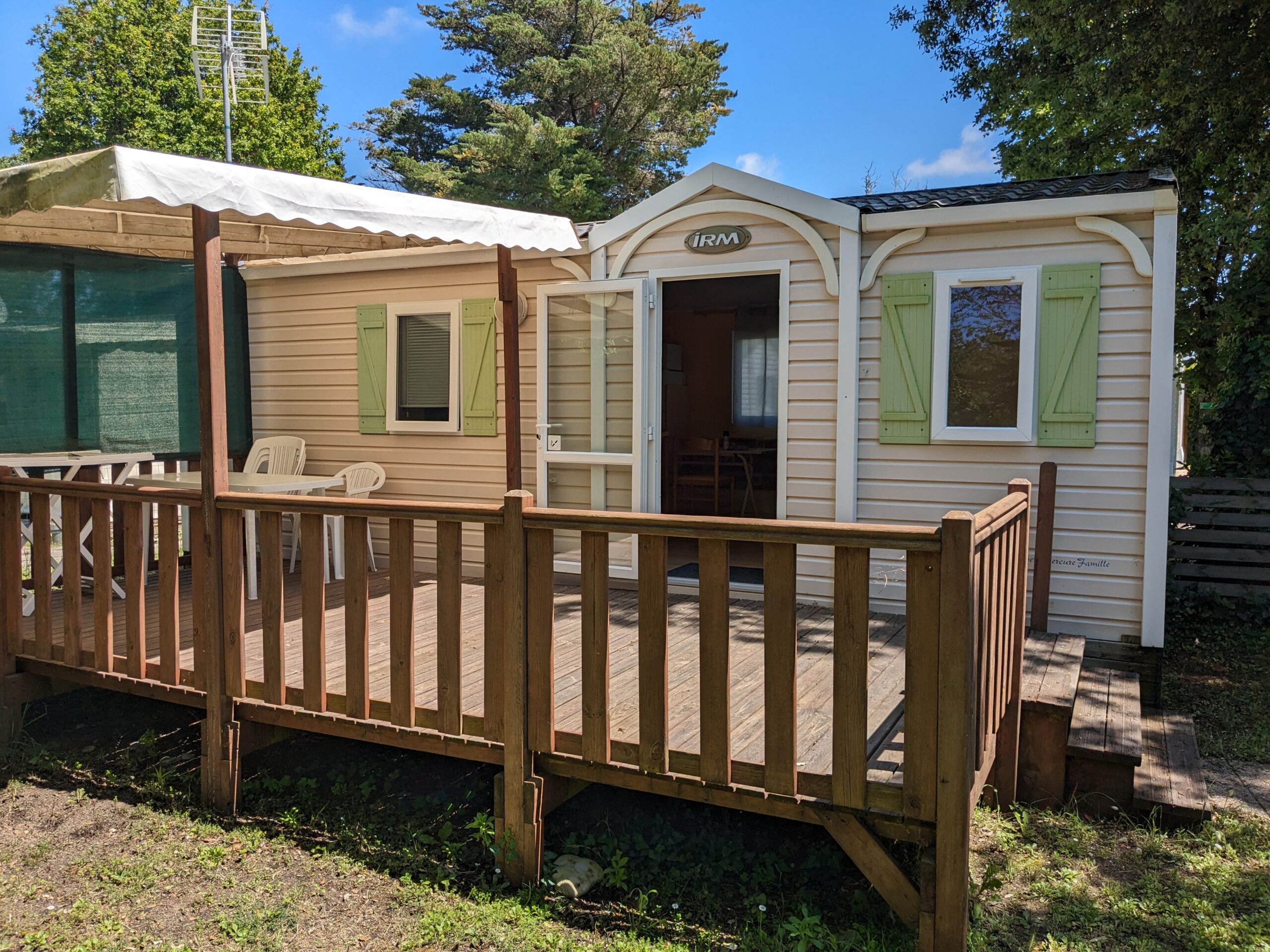 Terrasse d'un mobile home 2 chambres 4 personnes